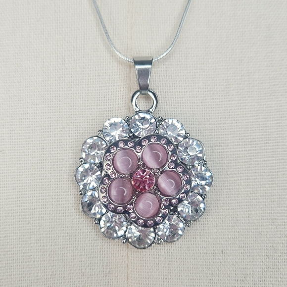 Round Rhinestone Snap Button Necklace with Pink Flower Rhinestone Button Snap - Picture 2 of 10